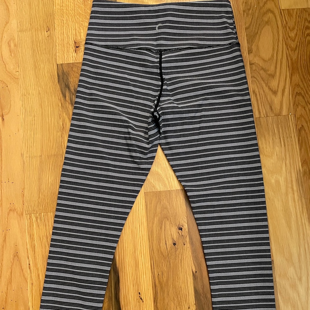 ZYIA Aztecs stripes 7/8 leggings size 4